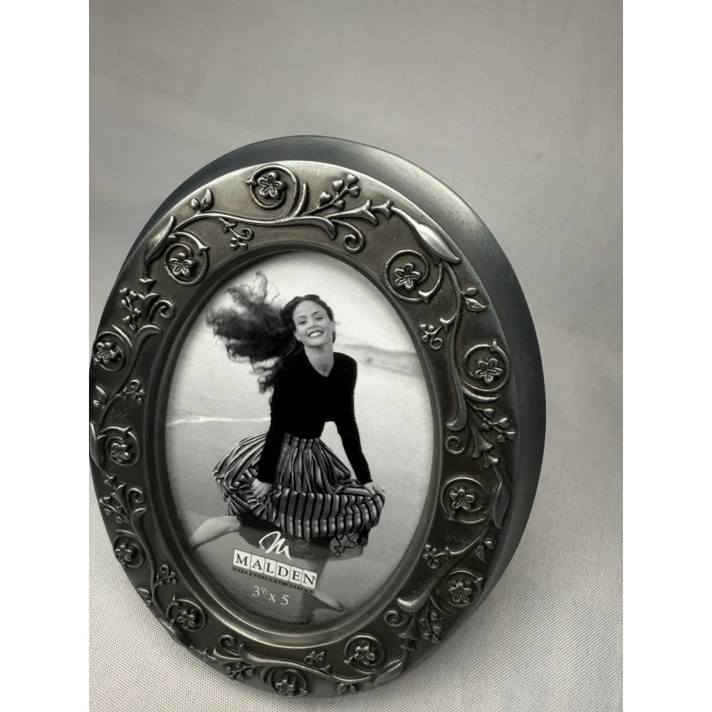 Malden Pewter Ornate Floral Oval Picture Photo Frame 3.5” x 5” Easel Back